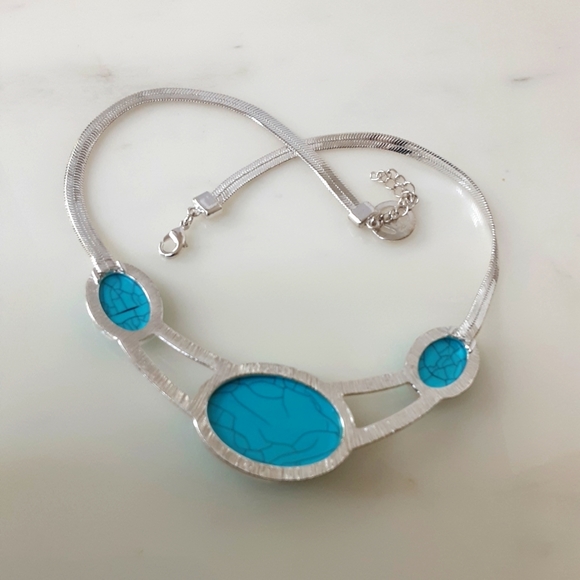 CROWN TRIFARI Lucite Turquoise Cabochon Herringbone Silver Tone Necklace - Picture 5 of 6